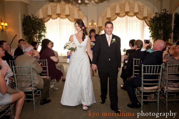 The bride and groom recess at the Bernards Inn, photographed by NJ wedding photographer Kyo Morishima.