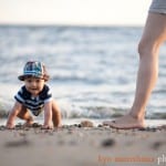 Baby picture at the shore by photographer Kyo Morishima