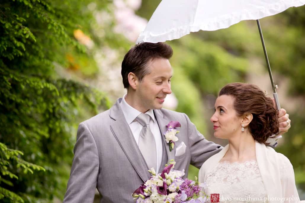 Van Vleck Gardens wedding picture in the rain, photographed by Montclair wedding photographer Kyo Morishima
