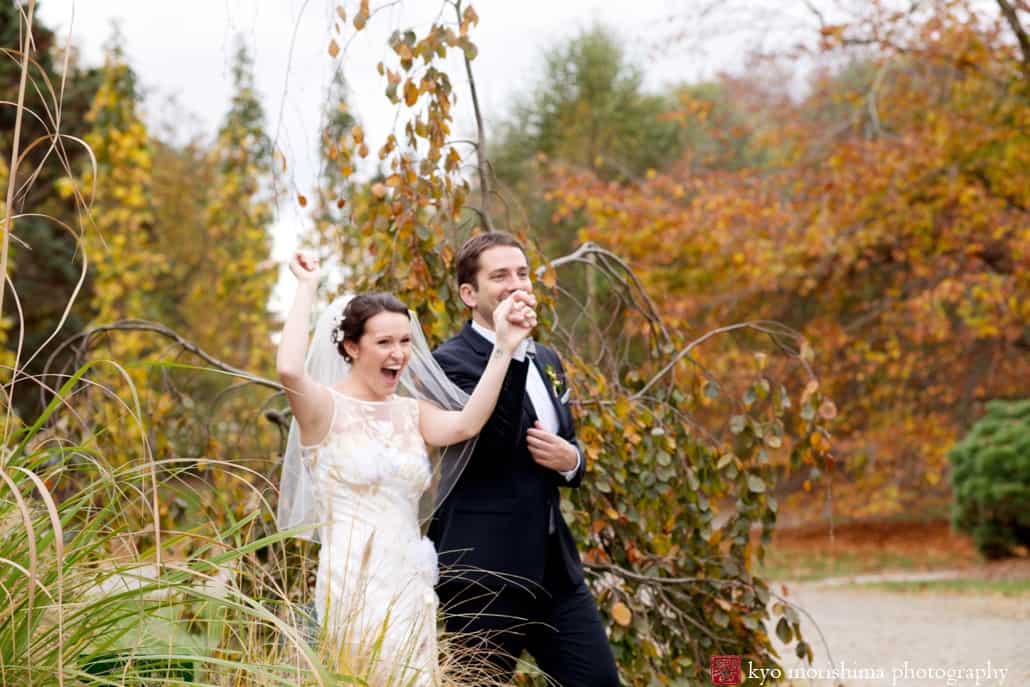 Grounds for Sculpture wedding in the fall, photographed by Hamilton wedding photographer Kyo Morishima