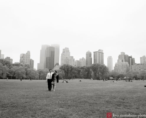 Central Park engagement picture on a misty day, photographed by NYC engagement photographer Kyo Morishima