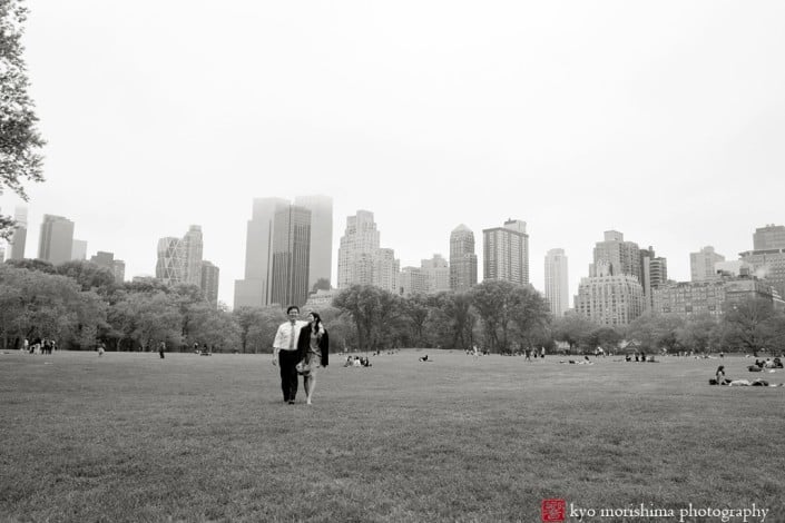 Central Park engagement picture on a misty day, photographed by NYC engagement photographer Kyo Morishima