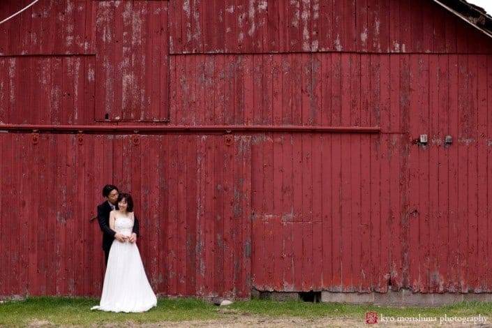 Red barn wedding portrait in Sherman, CT, photographed by Kyo Morishima