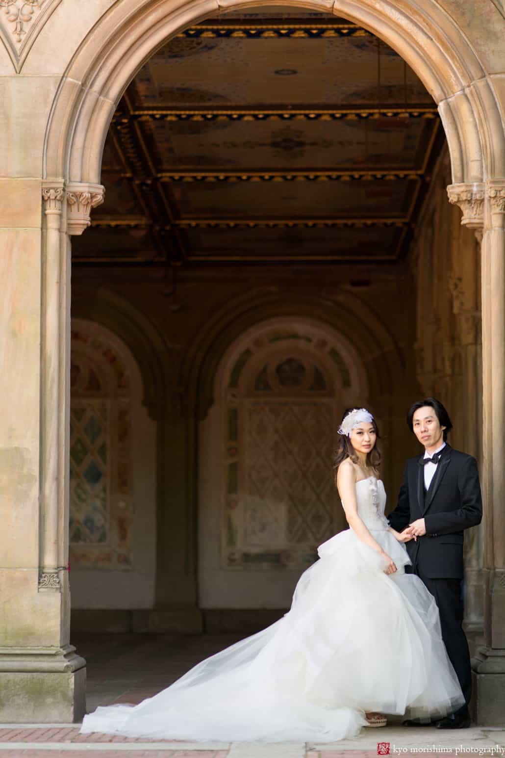 Couple on their Japanese wedding photo tour of NYC pose for a portrait in Central Park at Bethesda Terrace photographed by Japanese wedding photographer Kyo Morishima