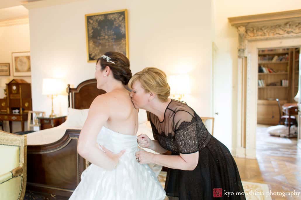 Mother of the bride gives a kiss as her daughter gets ready for Jasna Polana wedding, photographed by Kyo Morishima