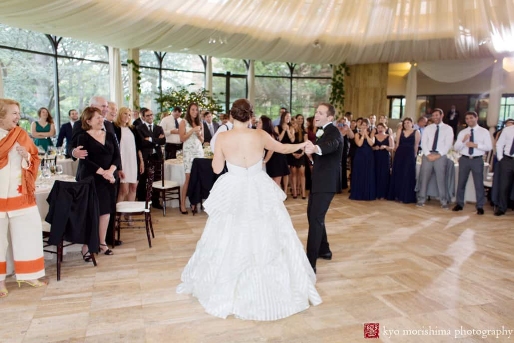 Bride and groom first dance during Jasna Polana wedding photographed by Kyo Morishima
