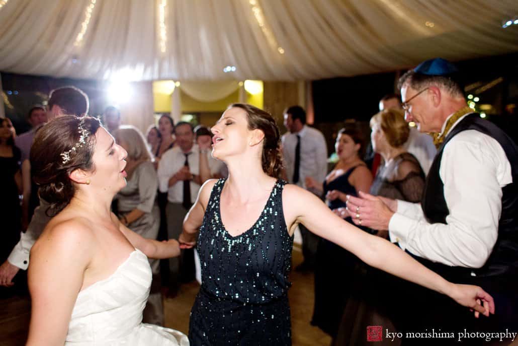 Having fun on the dance floor at Jasna Polana wedding with music by Hank Lane band, photographed by Kyo Morishima
