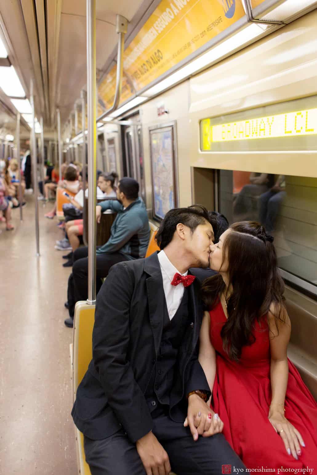 NYC subway kiss photographed by Japanese engagement photographer Kyo Morishima