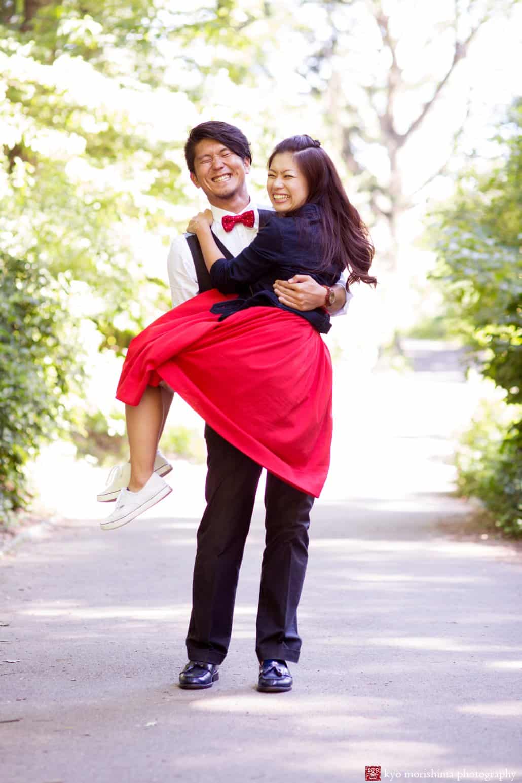 Japanese engagement photo in NYC's Central Park photographed by Kyo Morishima