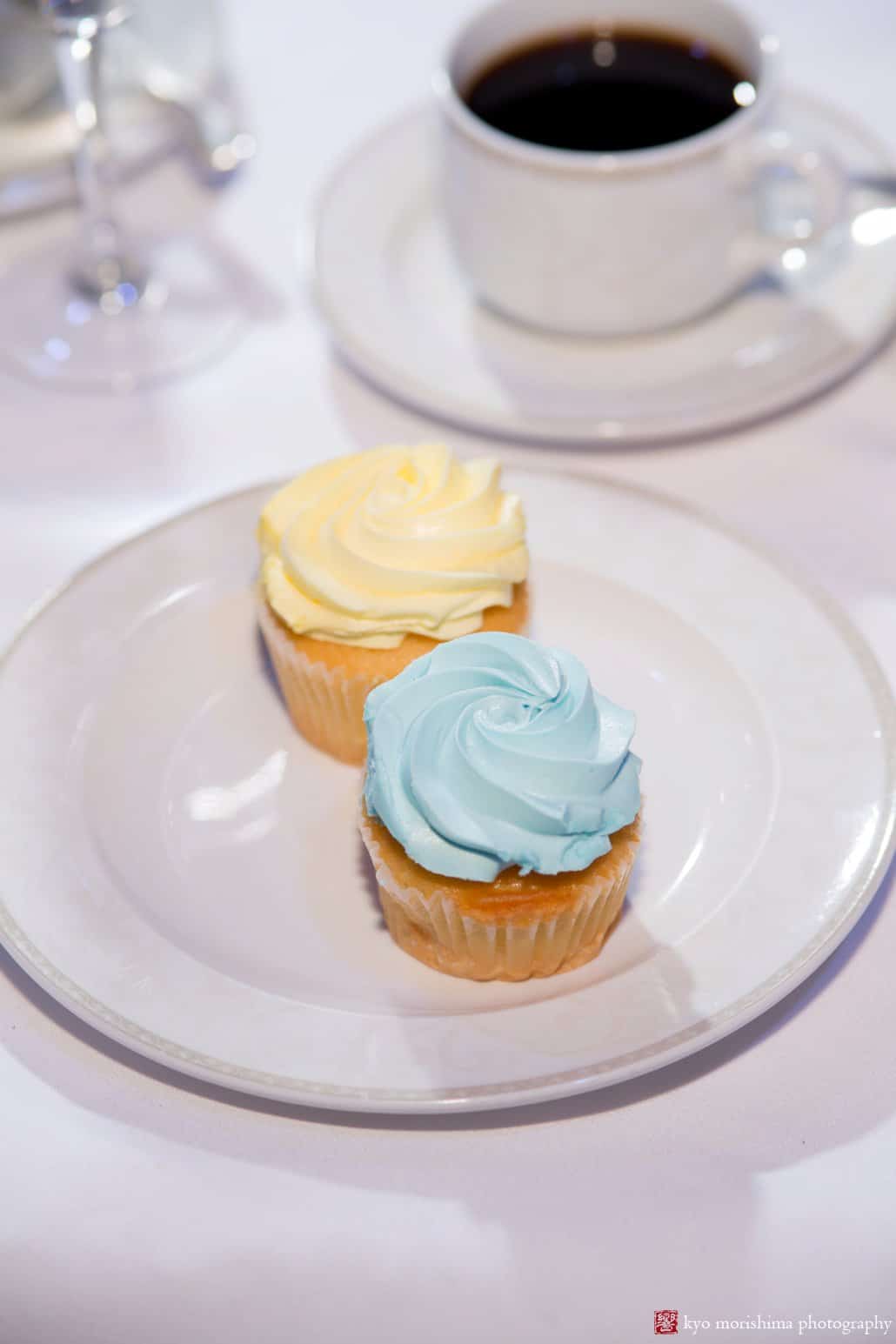 Lemon and blueberry wedding cupcakes at Perona Farms wedding photographed by Kyo Morishima