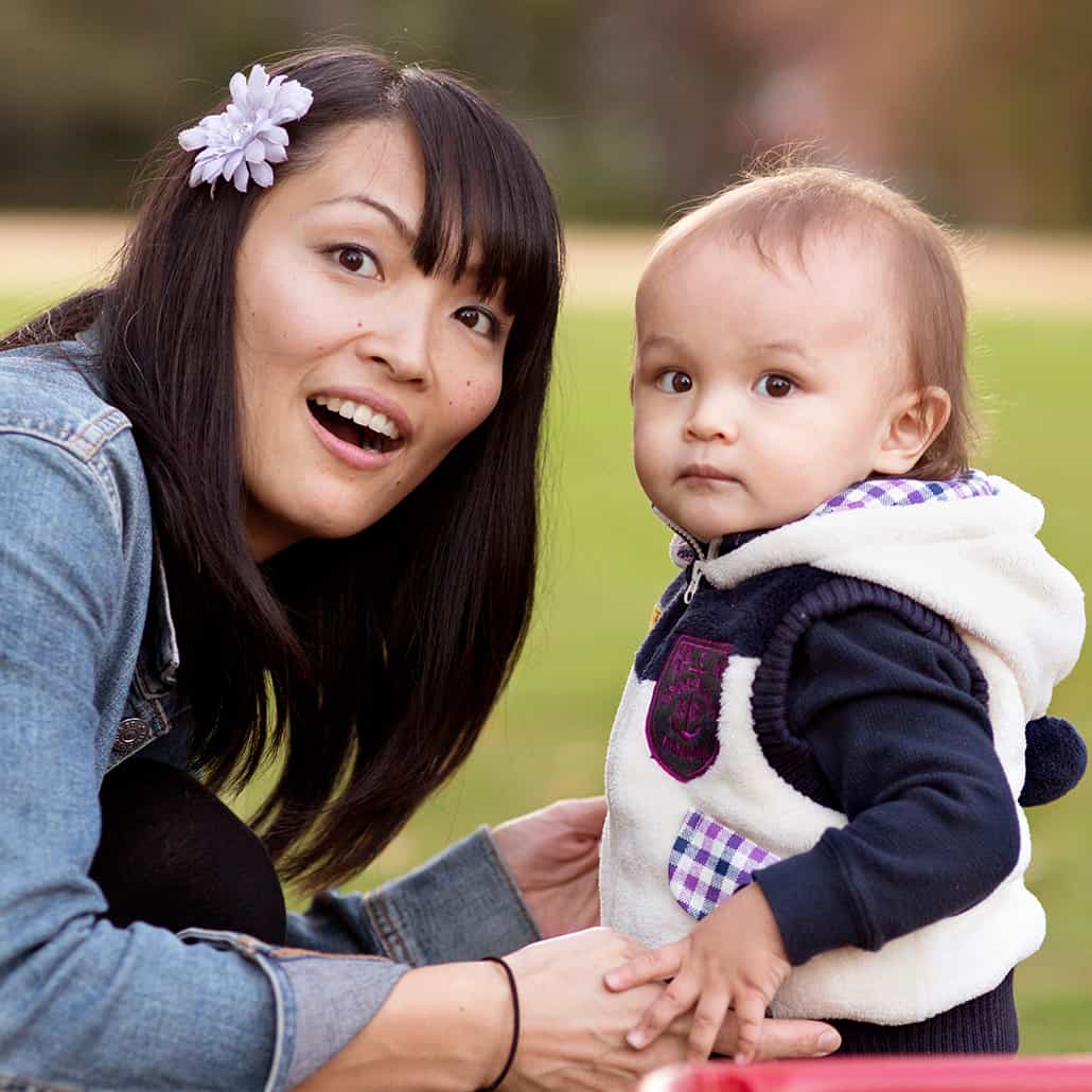 Mother and child portrait in a NJ park, photographed by Kyo Morishima