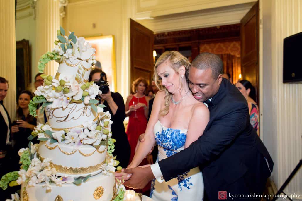 Bride and groom cut their Ron Ben-Israel wedding cake at Lotos Club, photographed by Kyo Morishima