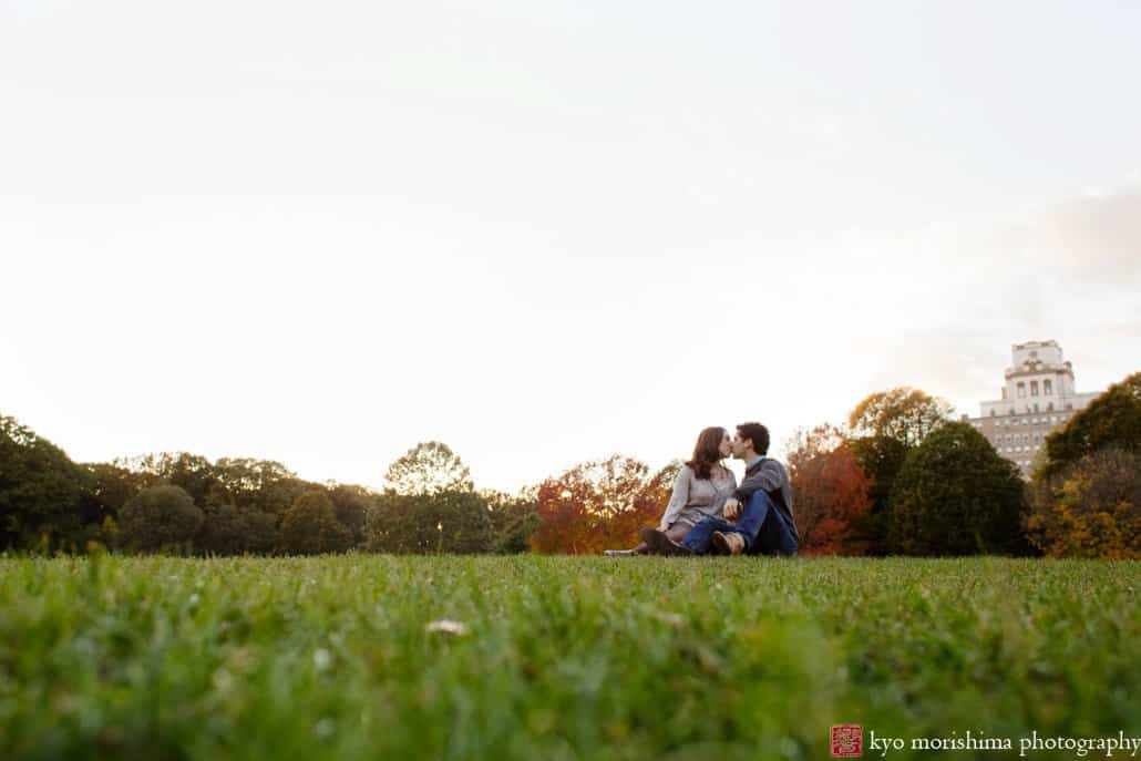 Prospect park engagement picture: couple kissing on the great lawn photographed by Kyo Morishima