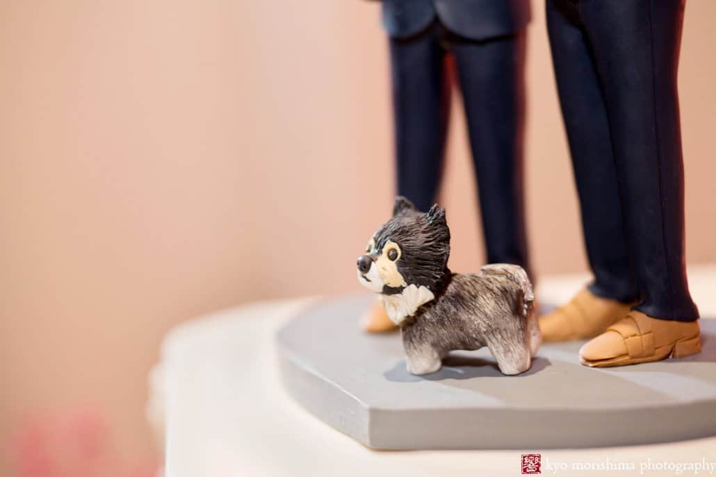 Bobblehead wedding cake topper with dog, photographed by Kyo Morishima