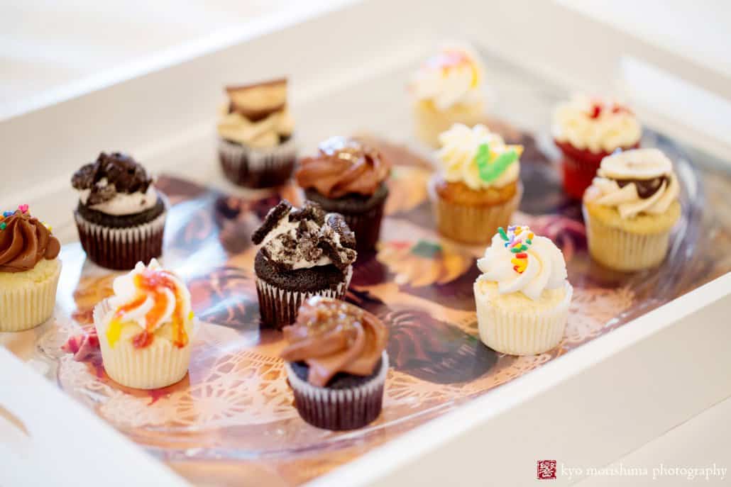 Mini cupcakes in various flavors by Caketeria