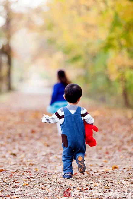 Kids running playing outside park. d&r park Kingston New Jersey fall family photo