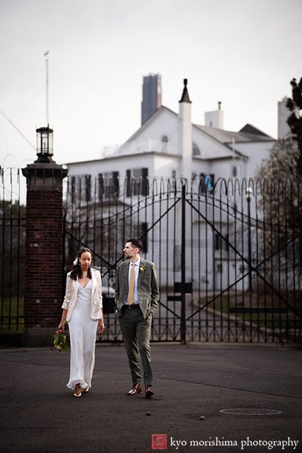 Vinegar Hill House, Dumbo Brooklyn, NYC, bride and groom, newlyweds outdoor portrait in front of mansion