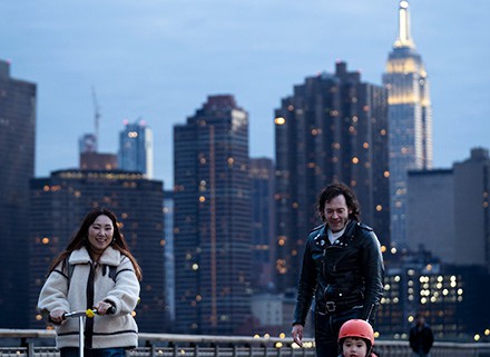 Cherry blossom Hunter's Point South Park Long Island city NYC Spring boy family portrait son Manhattan Brooklyn Empire State Building scooter skateboarding night dusk　ニューヨーク　家族　写真　ポートレート　アメリカ　桜