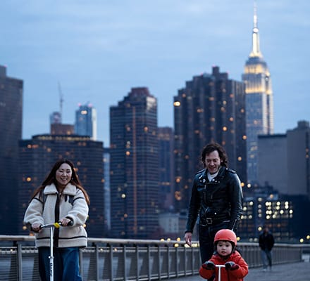 Cherry blossom Hunter's Point South Park Long Island city NYC Spring boy family portrait son Manhattan Brooklyn Empire State Building scooter skateboarding night dusk　ニューヨーク　家族　写真　ポートレート　アメリカ　桜