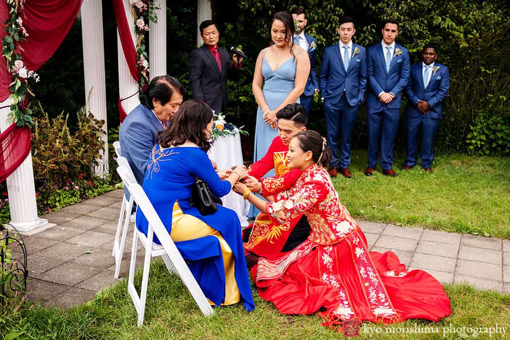 Asian wedding tea ceremony details at Queens Botanical Garden NYC fall wedding by Kyo Morishima Photogrpahy