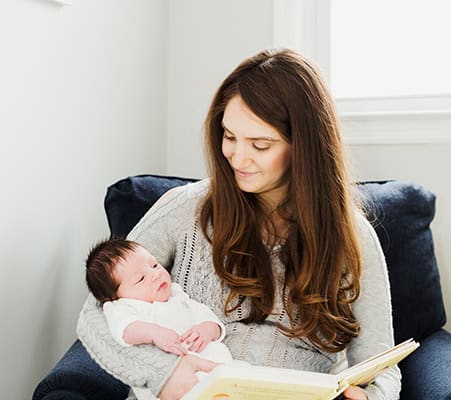 NYC Brooklyn NJ Princeton newborn family portrait baby mommy reading a book