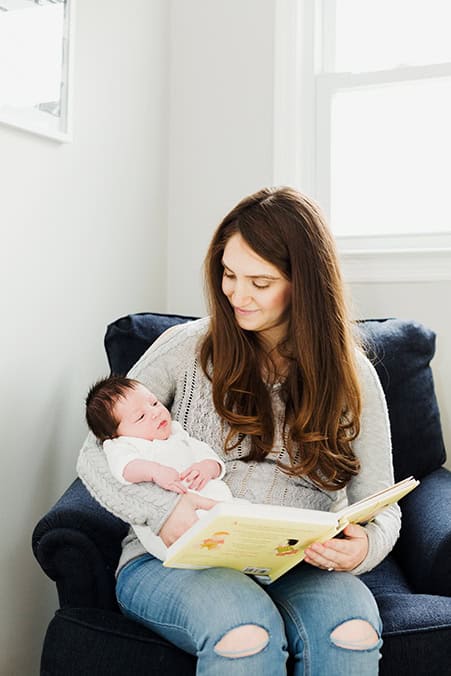 NYC Brooklyn NJ Princeton newborn family portrait mommy reading a book