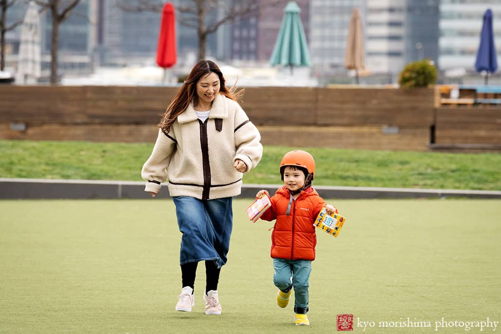 Cherry blossom Hunter's Point South Park Long Island city NYC Spring boy family portrait son Manhattan Brooklyn Empire State Building scooter skateboarding　ニューヨーク　家族　写真　ポートレート　アメリカ　桜