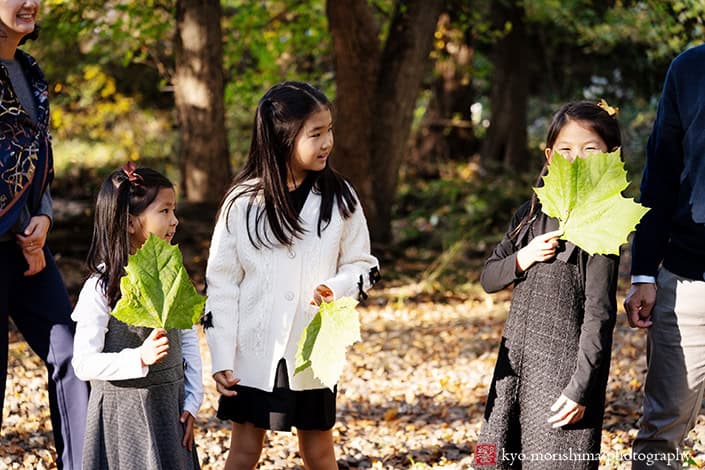 girls playing with big leaves d&r park Kingston New Jersey family candid photo